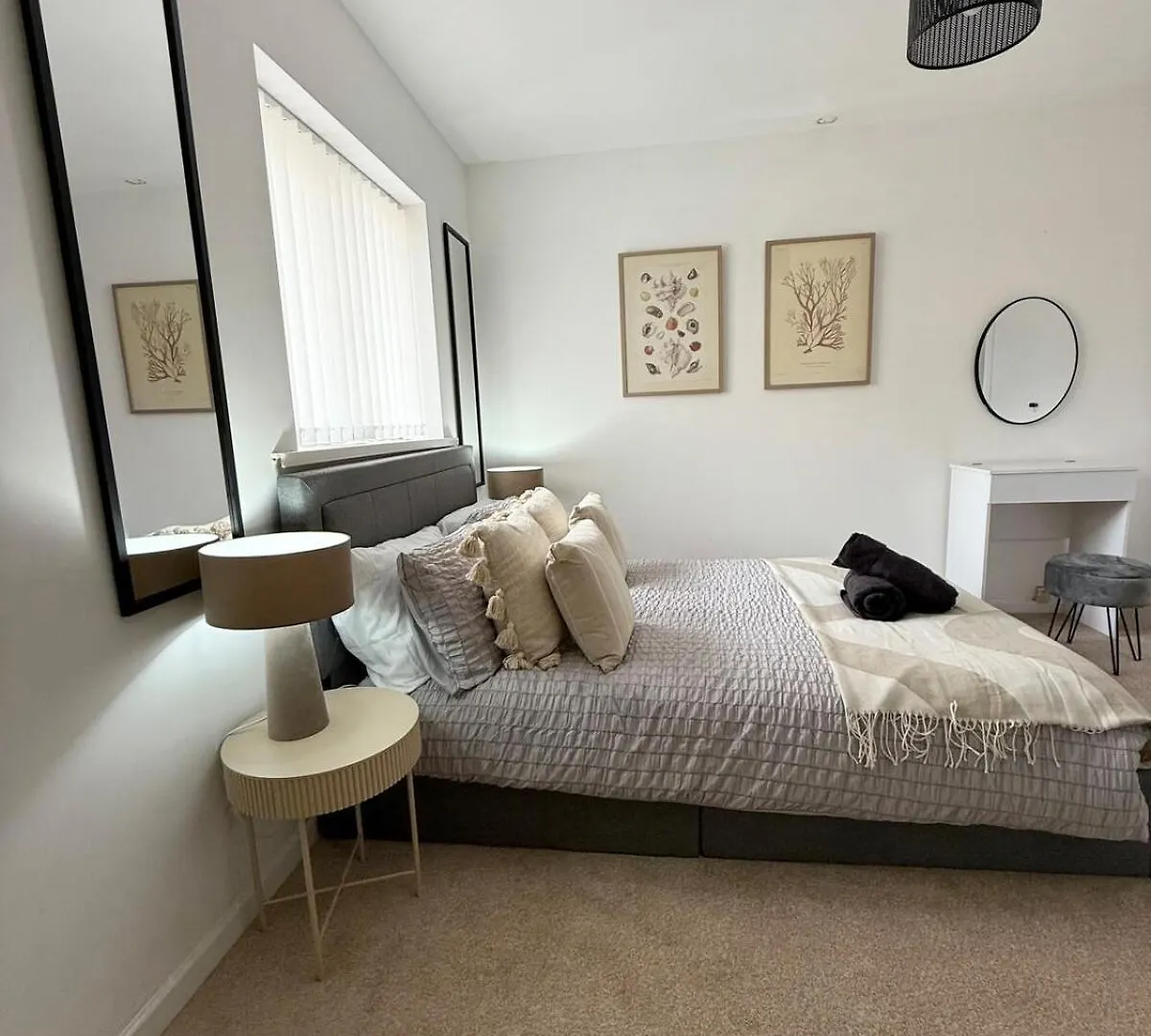Holiday home Lovely 2 Bed End Terrace - Private Parking - Garden Cardiff